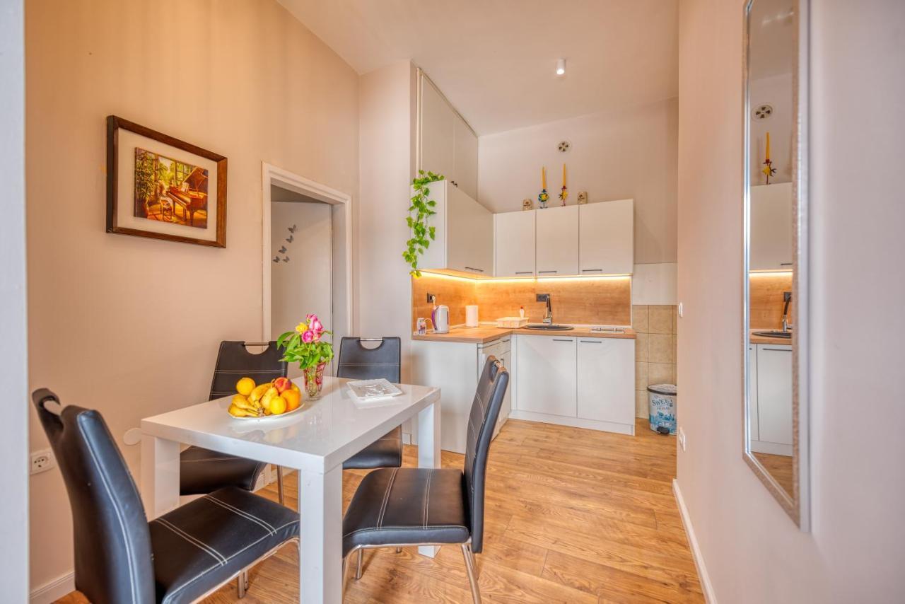 Apartments Vujosevic Tivat Kültér fotó