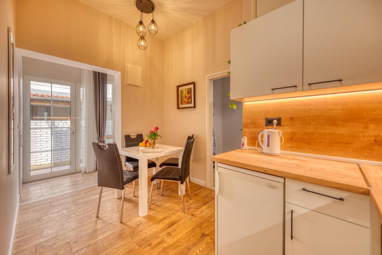 Apartments Vujosevic Tivat Kültér fotó