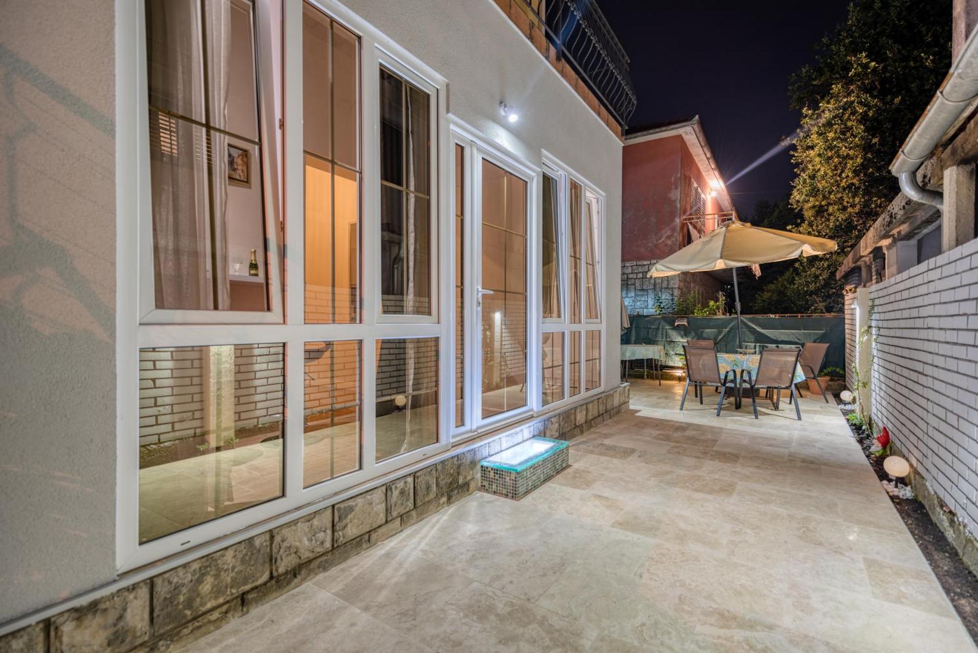 Apartments Vujosevic Tivat Kültér fotó