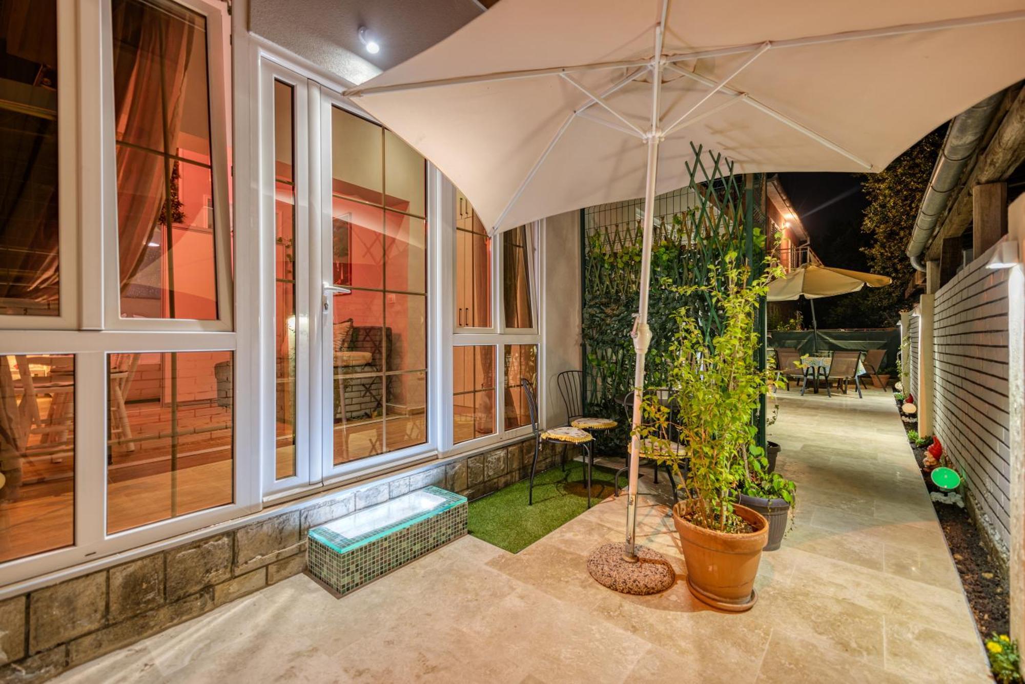 Apartments Vujosevic Tivat Kültér fotó